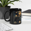 Mug noir brillant en céramique avec finition éclatante – vue de profil sur fond blanc